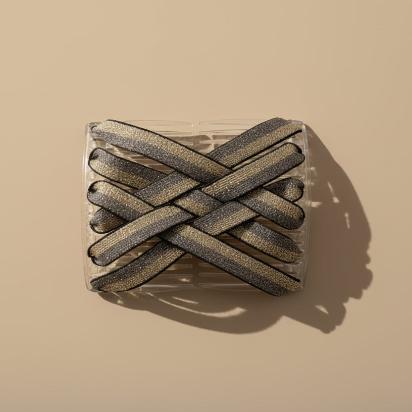 Peigne à cheveux artisanal classique noir avec lanières croisées au design élégant et épuré – Le peigne N°07