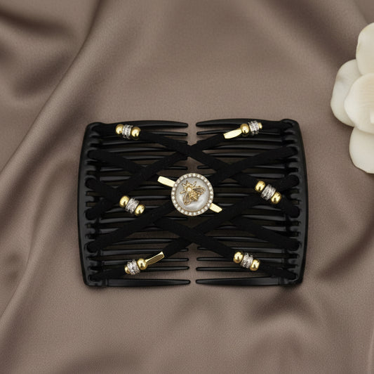 Peigne à cheveux artisanal noir avec lanières noires croisées, clips dorés ornés de strass et médaillon central rond avec motif abeille et strass – Le peigne N°953